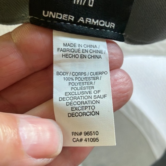 NWOT MD/LG UNDER ARMOUR GOLF CAP WITH MESH SIDES AND BACK - Picture 5 of 6